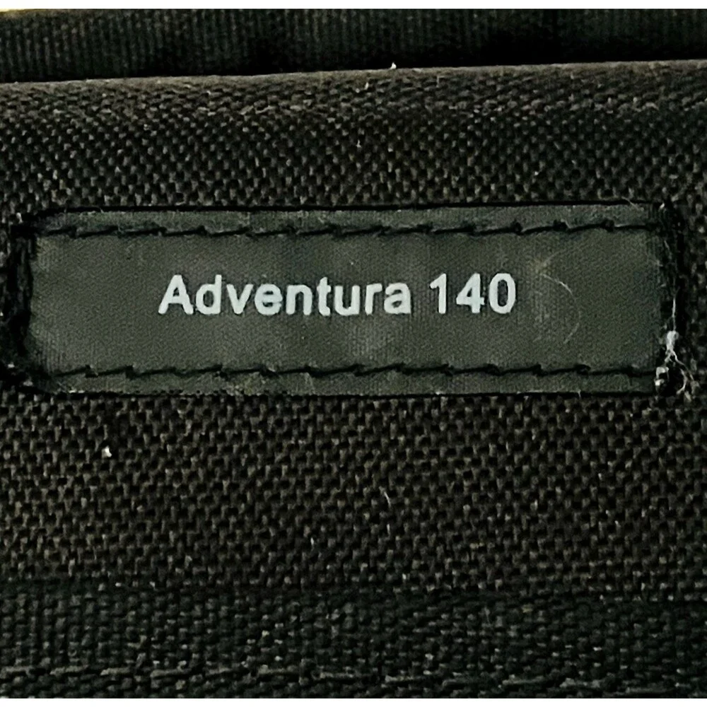 Lowepro Camera Case Adventura 140 Ripstop Small 8 x 8 in Black Padded Strap